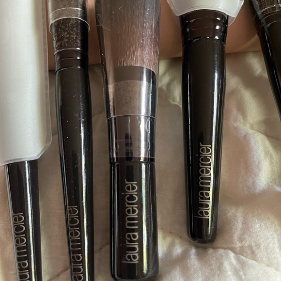 Laura Mercier professional makeup brush set complete never been used - Picture 2 of 3